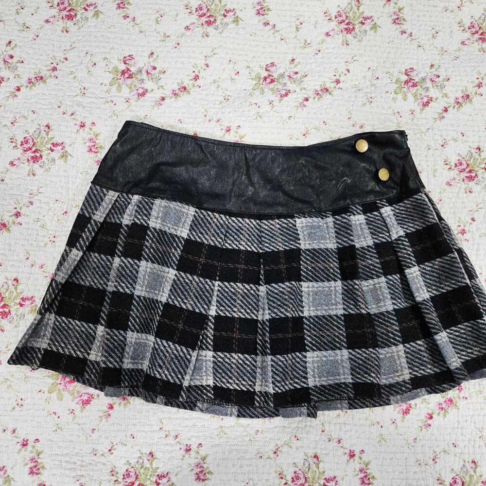 Plaid pleated mini skirt